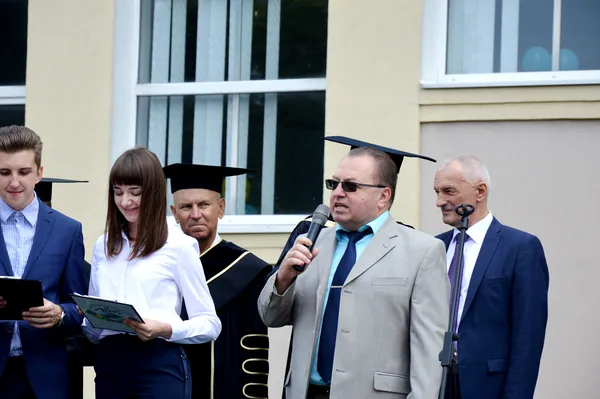 Випускникам-бакалаврам ЛНТУ почесно вручили дипломи (фото)