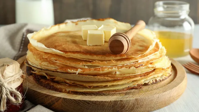 Масляна 2025: як змінилися ціни на продукти для млинців