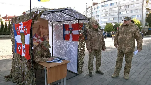 Мобільний рекрутинг: у центрі Луцька розповідали про набір у Волинську бригаду ТрО (відео)