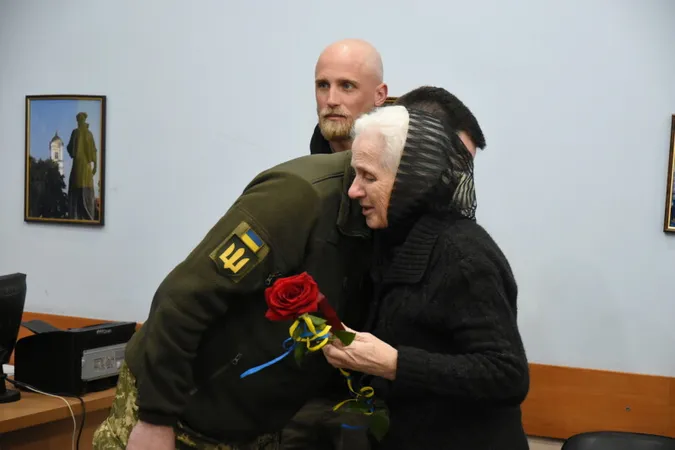 У Луцьку двом матерям вручили посмертні нагороди синів-воїнів (фото)
