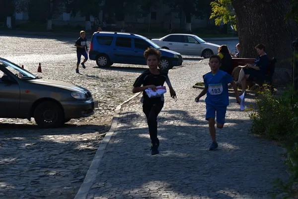 З мапами та компасами: у Луцьку почалися змагання орієнтувальників (ФОТО)