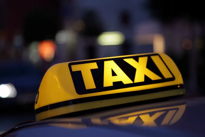 У Луцьку військових возитимуть на таксі безкоштовно