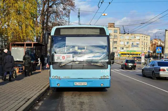 Інклюзивність і кліматконтроль: на маршрут №9 у Луцьку вийшли європейські автобуси (фото)
