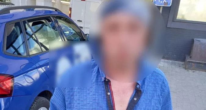 У Луцьку небайдужі затримали п'яного таксиста (фото)