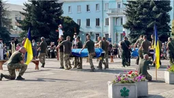 У Нововолинську провели в останню дорогу двох захисників – Володимира Гасюка та Олександра Пущала