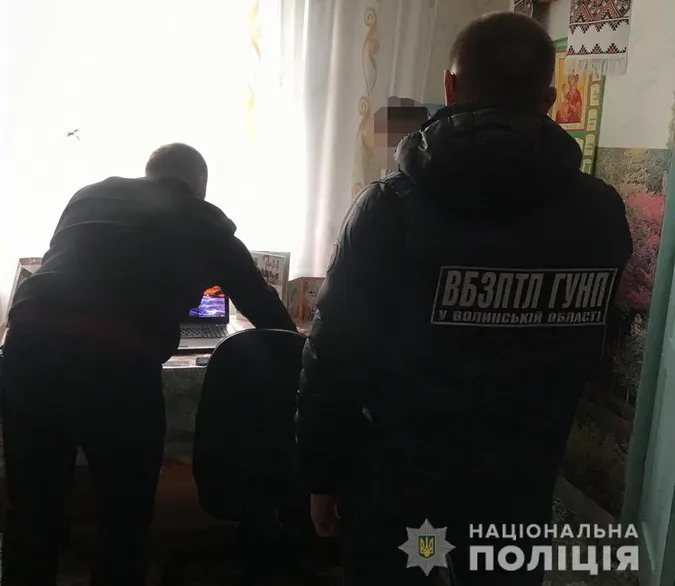 18-річний волинянин виготовляв і продавав в Інтернеті порно