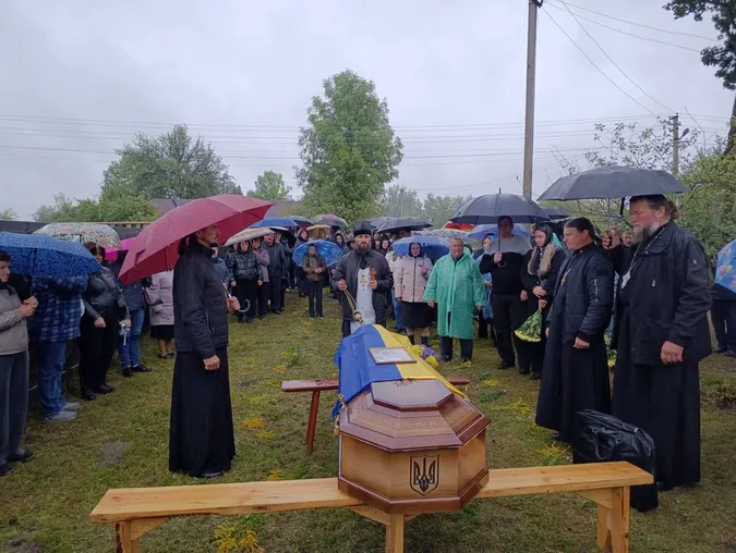 На Волині провели в останню земну дорогу воїна Віталія Щербачука (фото)