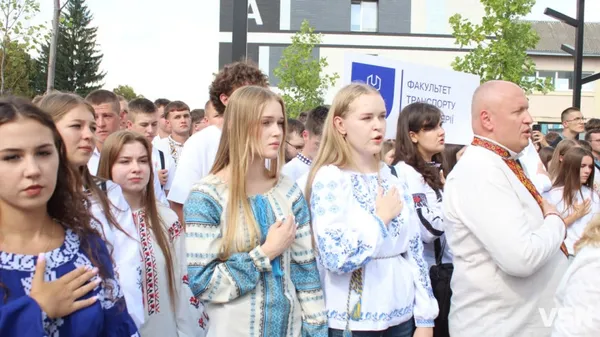 У ЛНТУ провели посвяту першокурсників: танцював навіть робот-гуманоїд (фото)