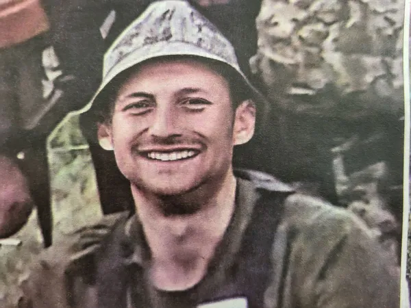 Молода вдова з Луцького району назвала бренд одягу позивним чоловіка (фото)