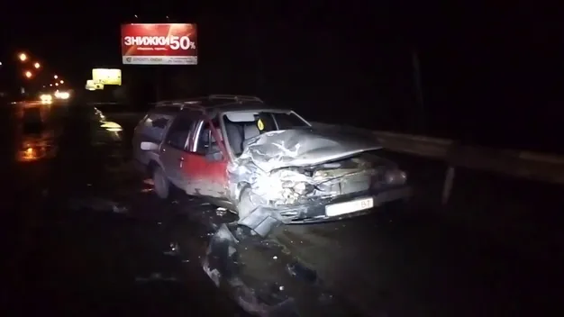 У Луцьку водійка з дитиною в салоні протаранила легковик, – очевидці (фото, відео)