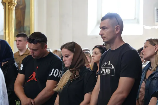 У Луцьку в останню дорогу провели двох Героїв – Артема Біломоїна та Вадима Попишова (фото)