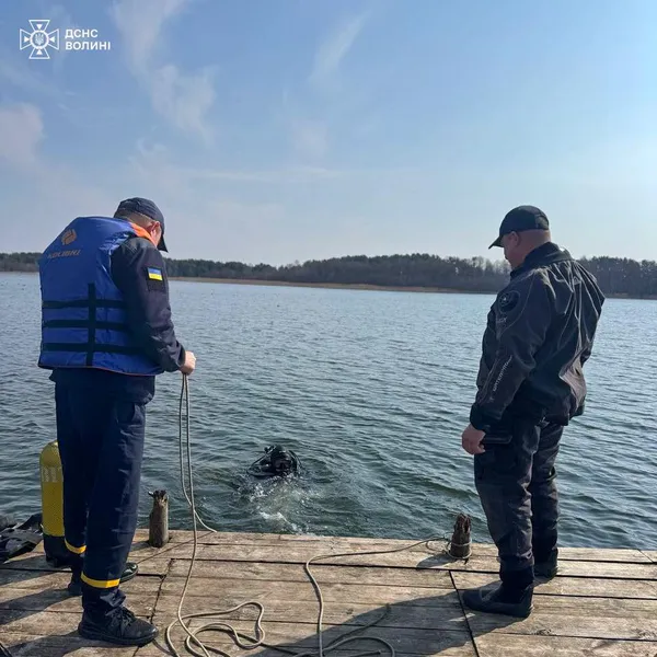 У Луцьку на річці Стир помітили водолазів: що сталося (фото)