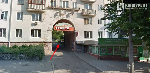 У Луцьку «народні месники» облили кефіром невдало припарковану «мазду» (фото)