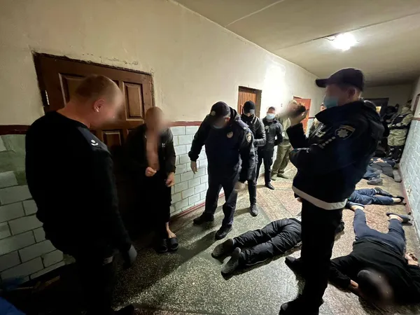 На Волині судитимуть шахраїв, які видурювали гроші, перебуваючи за ґратами (фото)