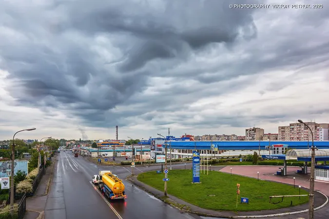 Фотограф показав травневий похмурий Луцьк