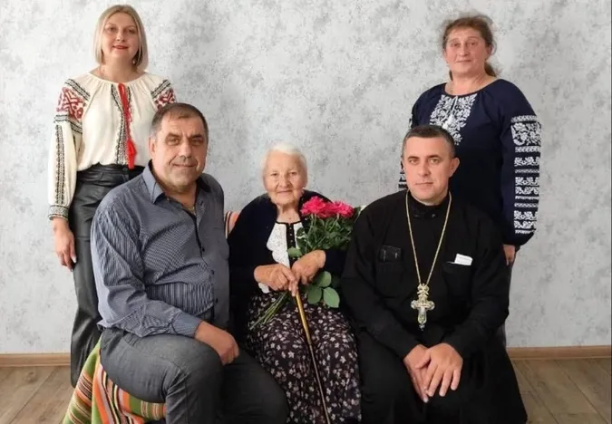Вчителька, мама і прабабуся: на Волині довгожителька відзначила 95-річчя (фото)