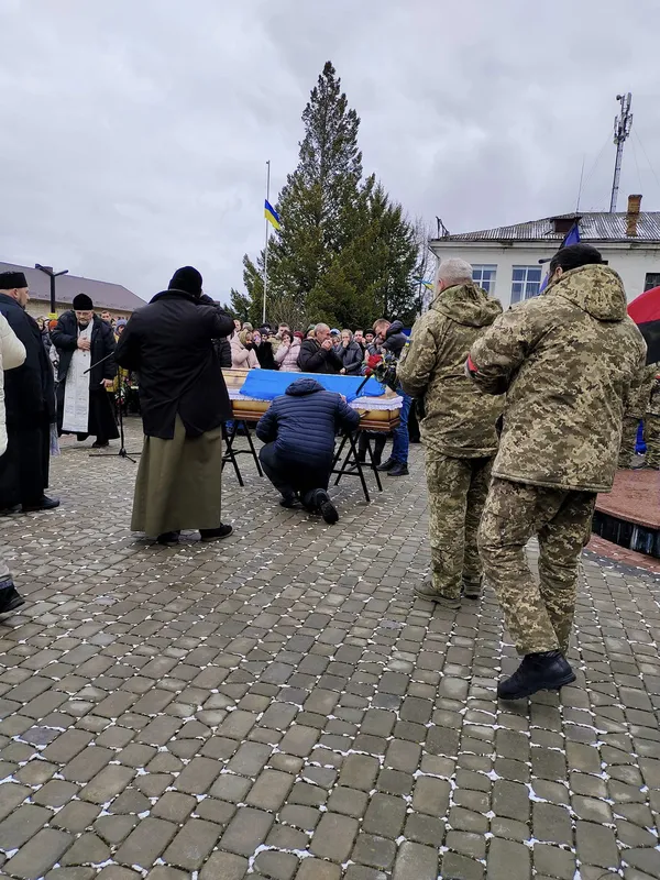 На Волині попрощалися із загиблим під Мар'їнкою Володимиром Фірчуком (фото)