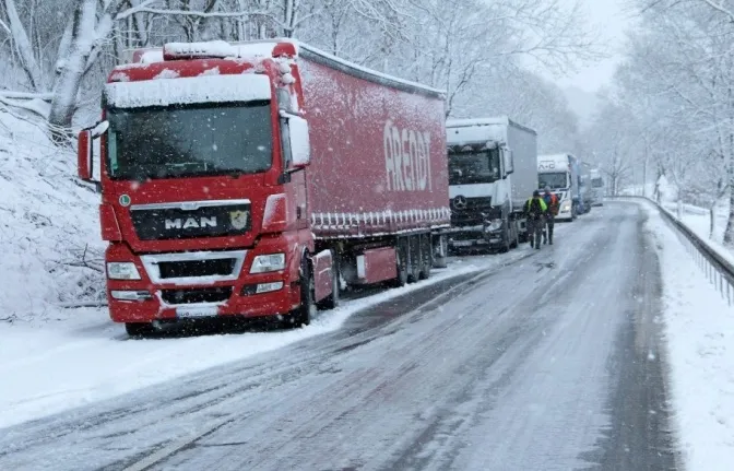 Де на Волині водії можуть перечекати негоду: адреси майданчиків