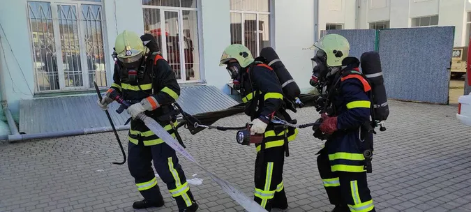 На Волині рятувальники влаштували навчання у педколеджі (фото, відео)
