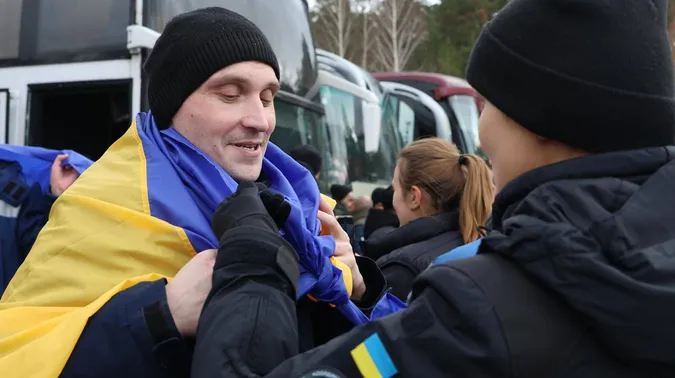Ще 300 українських воїнів повернулися з ворожого полону додому