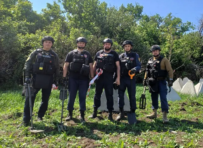 Сапери з Луцька розміновують Донеччину та Чернігівщину (фото)