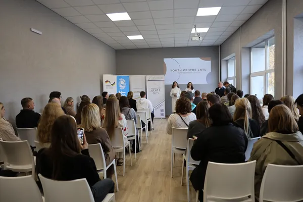 У луцькому виші вперше в Україні відкрили молодіжний центр Youth HUB (фото)
