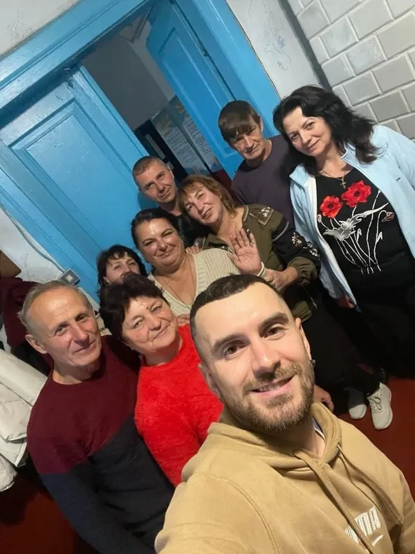 Щемлива зустріч: переможець Євробачення приїхав у рідне село на Волині