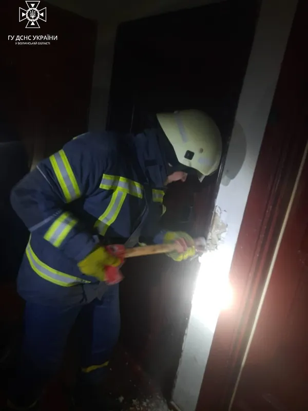Аварійне відчинення дверей: на Волині врятували двох пенсіонерок (фото)