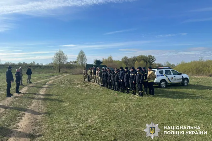 «Основна версія – утоплення»: на Рівненщині сьому добу шукають 4-річного Дмитрика (фото)