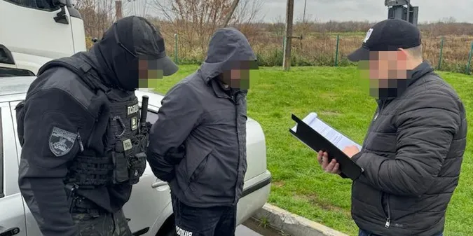 На Волині правоохоронець і прикордонник випускали ухилянтів за кордон