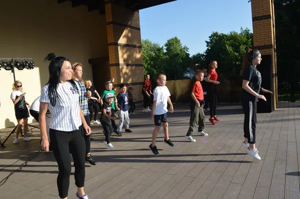 Фестиваль фарб Холі: як Ковель відсвяткував День молоді (фото)