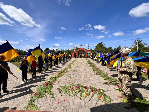 Загинув більше року тому: на Волині попрощалися з Володимиром Мажулою (фото)