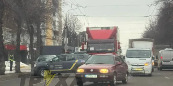 У Луцьку – аварія: затор скував цілий район міста (оновлено, фото, відео)