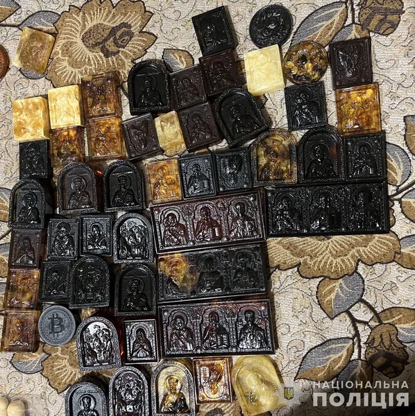 На Волині викрили підпільний цех з обробки бурштину (фото)