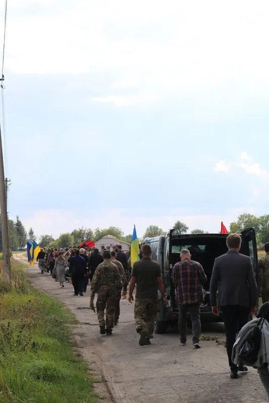 На Волині провели в останню земну дорогу захисника Миколу Собчука (фото)