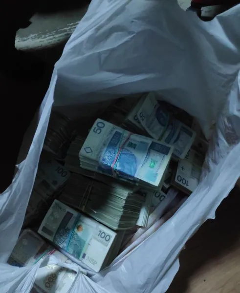 Збрехав про суму: в «Ягодині» в чоловіка забрали «зайві» злоті і виписали штраф (фото)