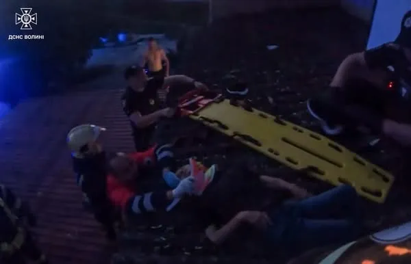 У Луцьку з вікна дев’ятого поверху випала жінка (фото)