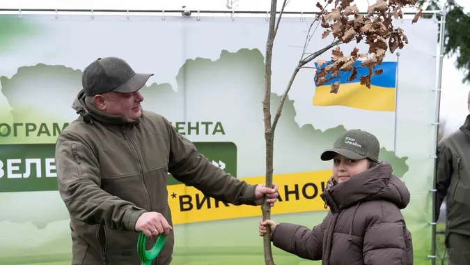 На Волині висадили мільярдне дерево (фото)