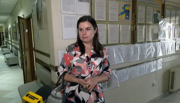 У Луцьку масово кинулися міняти свідоцтва про народження дітей, щоб виїхати за кордон: що коїться (відео)