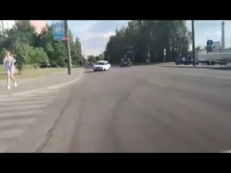 У Луцьку в «жигулів» посеред дороги відламалося колесо (відео)