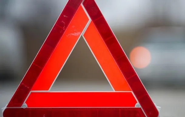 Дві аварії на одній вулиці: в Рованцях авто збило пішохода