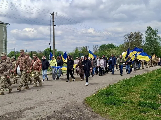 У рідному селі на Волині попрощалися з загиблим на Донеччині воїном Петром Олендром