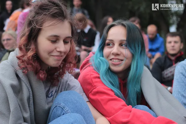 Пісні під гітару і вогонь до неба: як минув акустичний вечір на Бандерштаті (фото)
