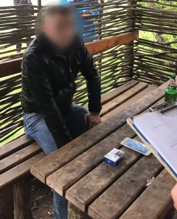 На Волині поліцейського «взяли» на хабарі (фото)