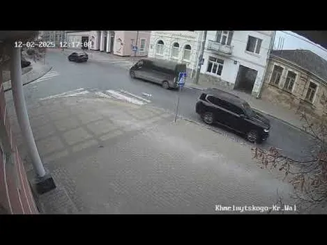 У Луцьку камери упіймали водія «крузака», який плутає право і ліво (відео)