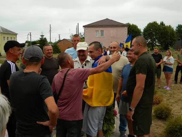 Після трьох років російського пекла: на Волині зустріли визволеного з полону Героя (фото)