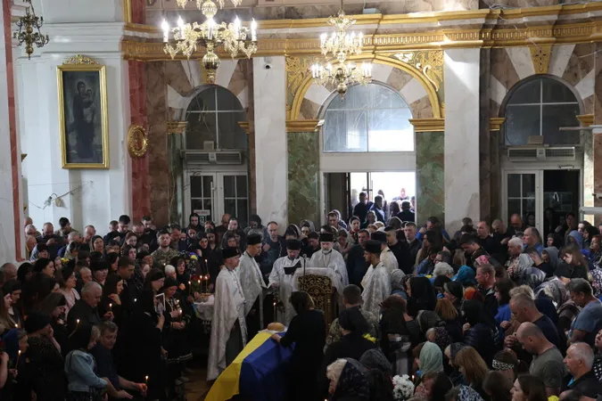 У Луцьку попрощалися із загиблими захисниками Олександром Махновцем та Валерієм Максимчуком (фото)