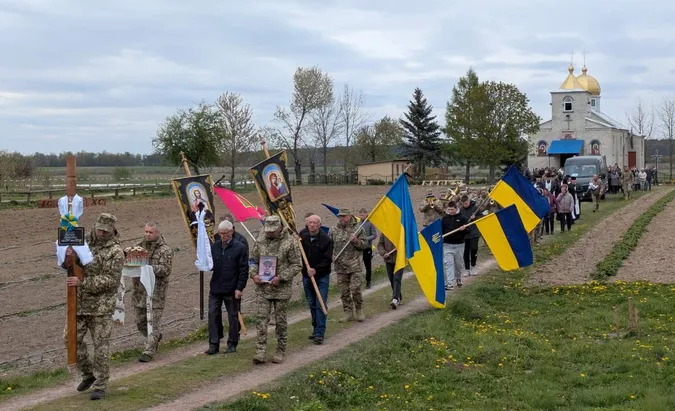 У Іваничах віддали останню шану загиблому Герою Віктору Гошку (фото)