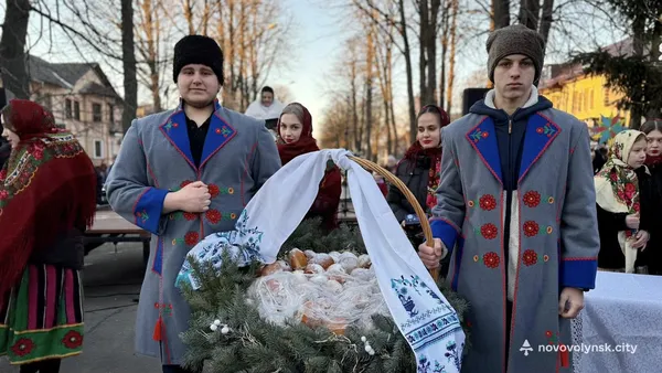 Понад тисяча учасників та різдвяні зірки: у Нововолинську вперше відбулася Хода звіздарів (фото)