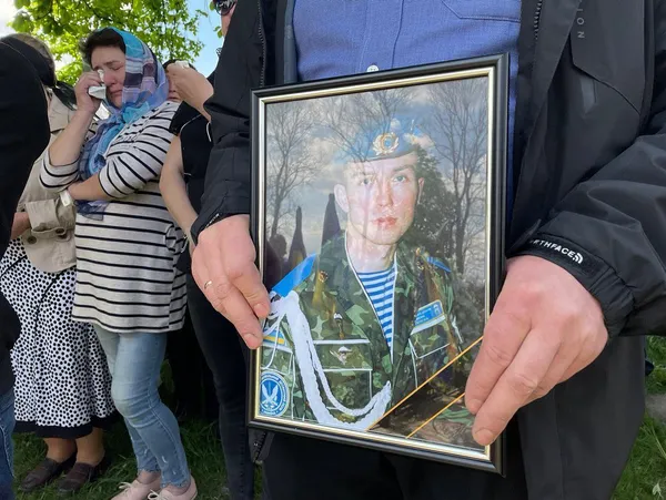 У Нововолинській громаді попрощалися з двома полеглими Героями (фото, відео)